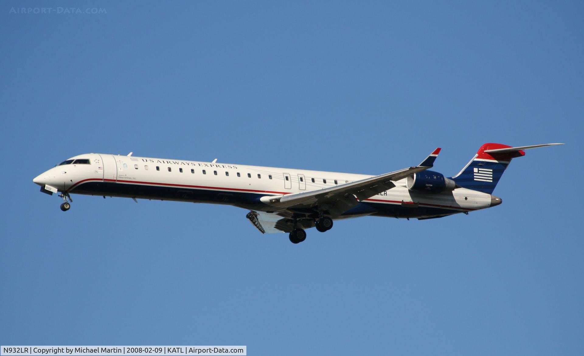 N932LR, 2005 Bombardier CRJ-900ER (CL-600-2D24) C/N 15032, On final for Runway 26R