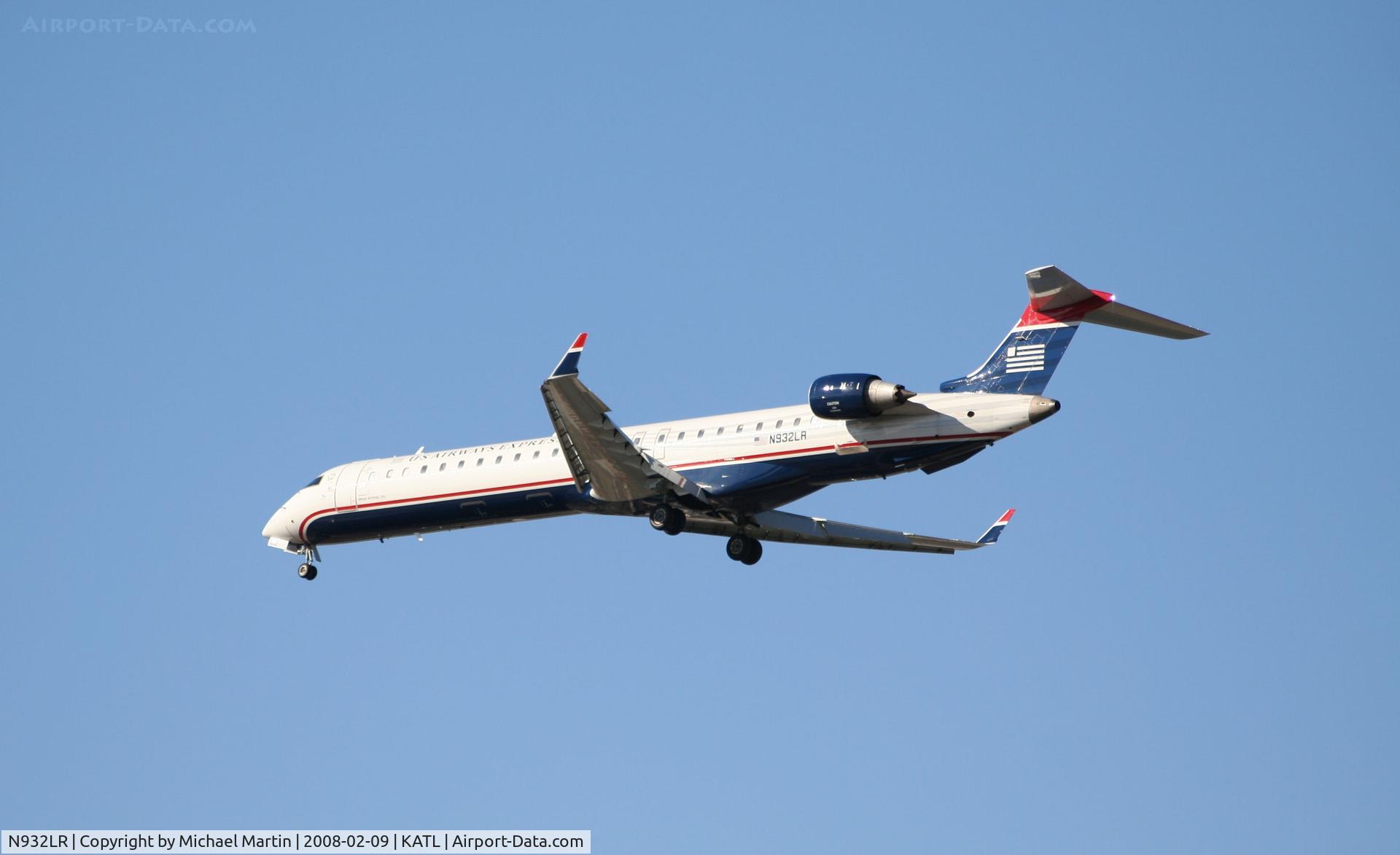 N932LR, 2005 Bombardier CRJ-900ER (CL-600-2D24) C/N 15032, Short Final for 26R