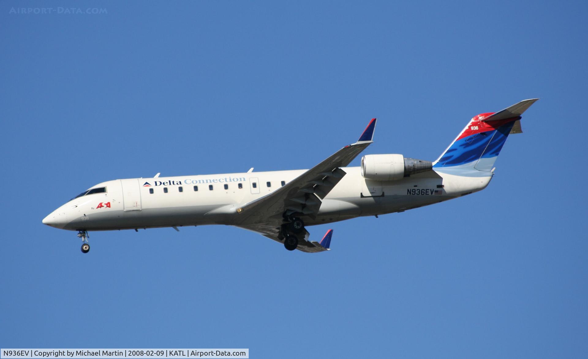 N936EV, 2005 Bombardier CRJ-200ER (CL-600-2B19) C/N 8038, On final for Runway 26R