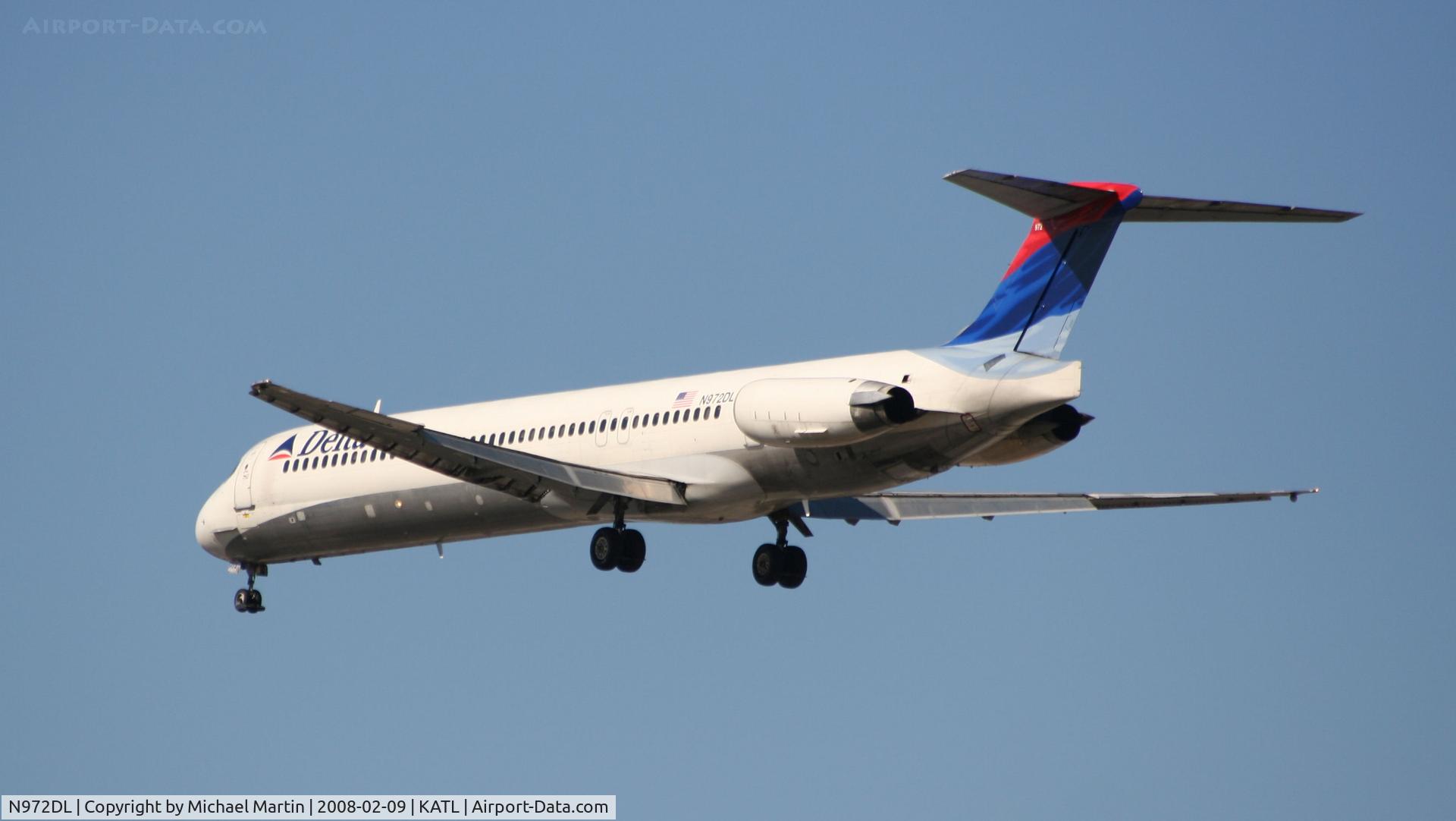 N972DL, 1991 McDonnell Douglas MD-88 C/N 53215, Short Final for 26R