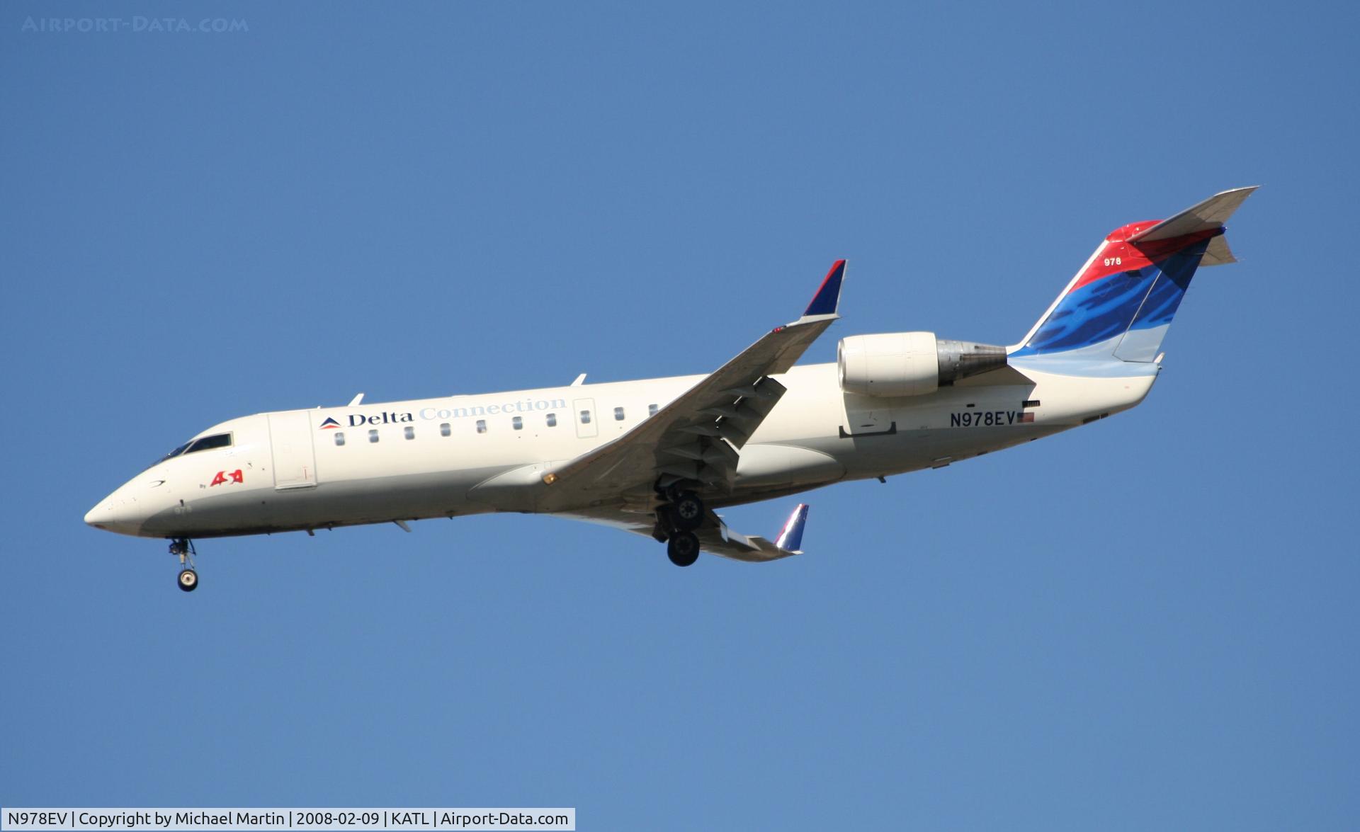 N978EV, 2002 Bombardier CRJ-200ER (CL-600-2B19) C/N 7723, On final for Runway 26R