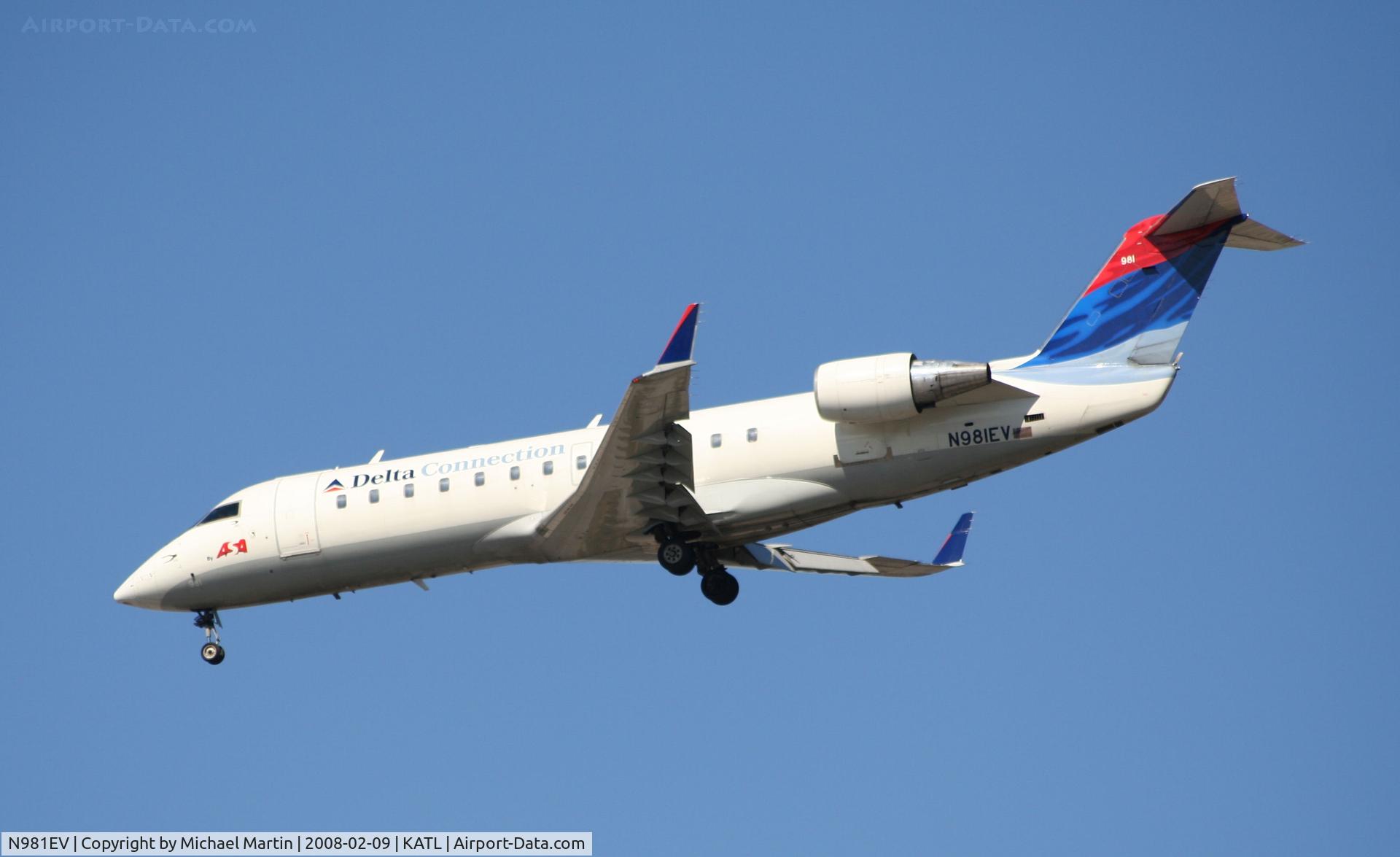N981EV, 2003 Bombardier CRJ-200ER (CL-600-2B19) C/N 7768, On final for Runway 26R