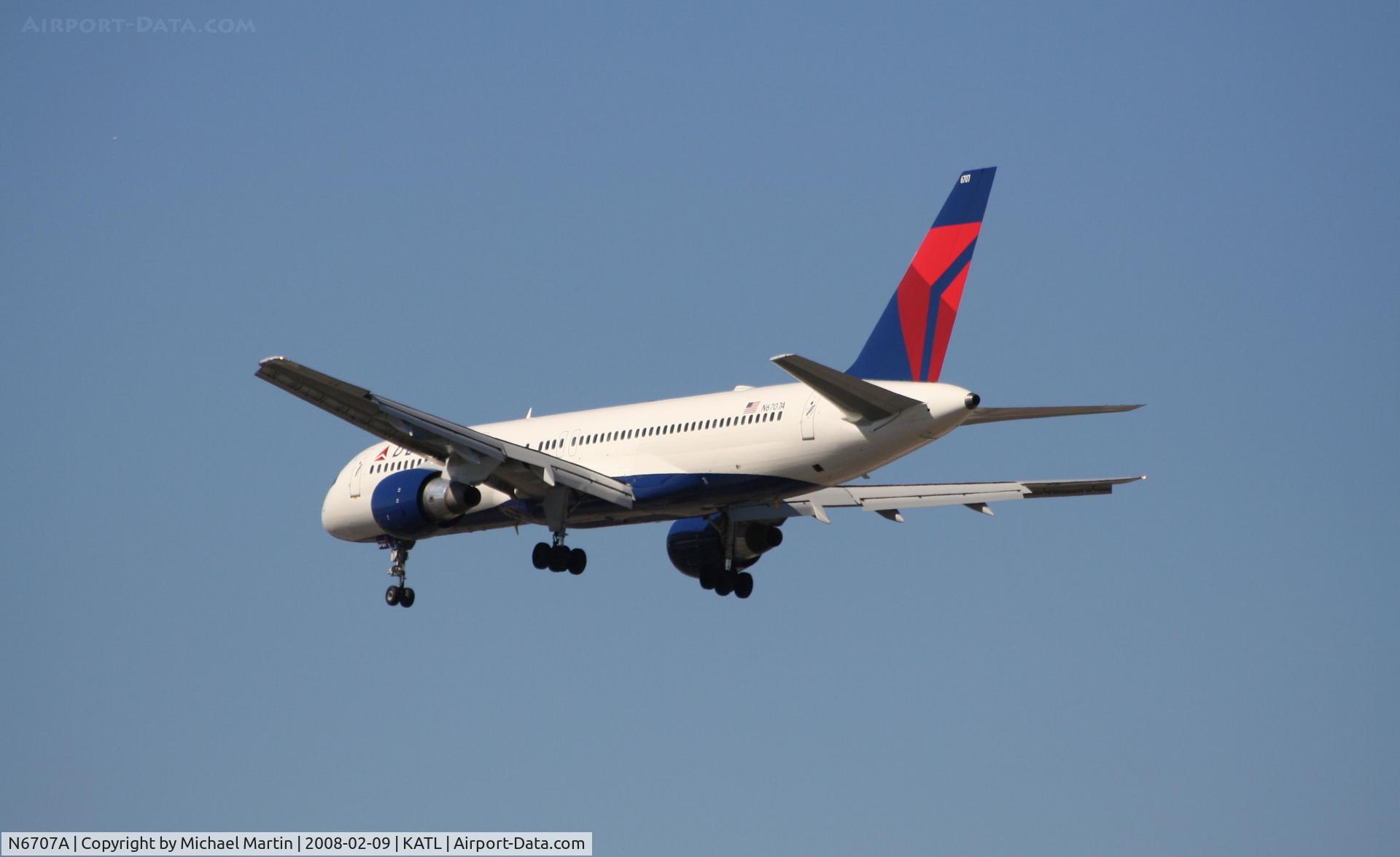 N6707A, 2000 Boeing 757-232 C/N 30395, Short Final for 26R