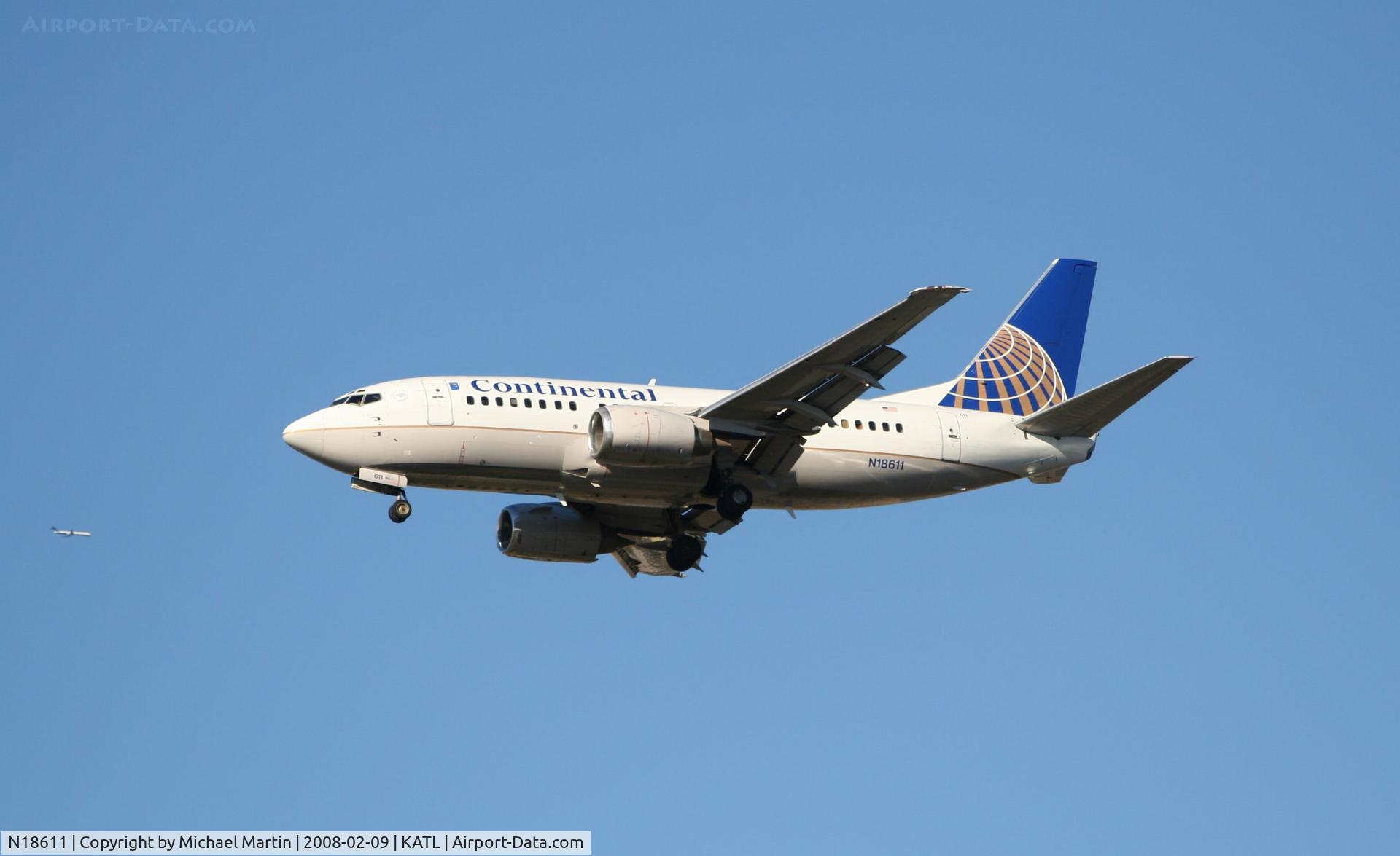 N18611, 1994 Boeing 737-524 C/N 27324, On final for Runway 26R