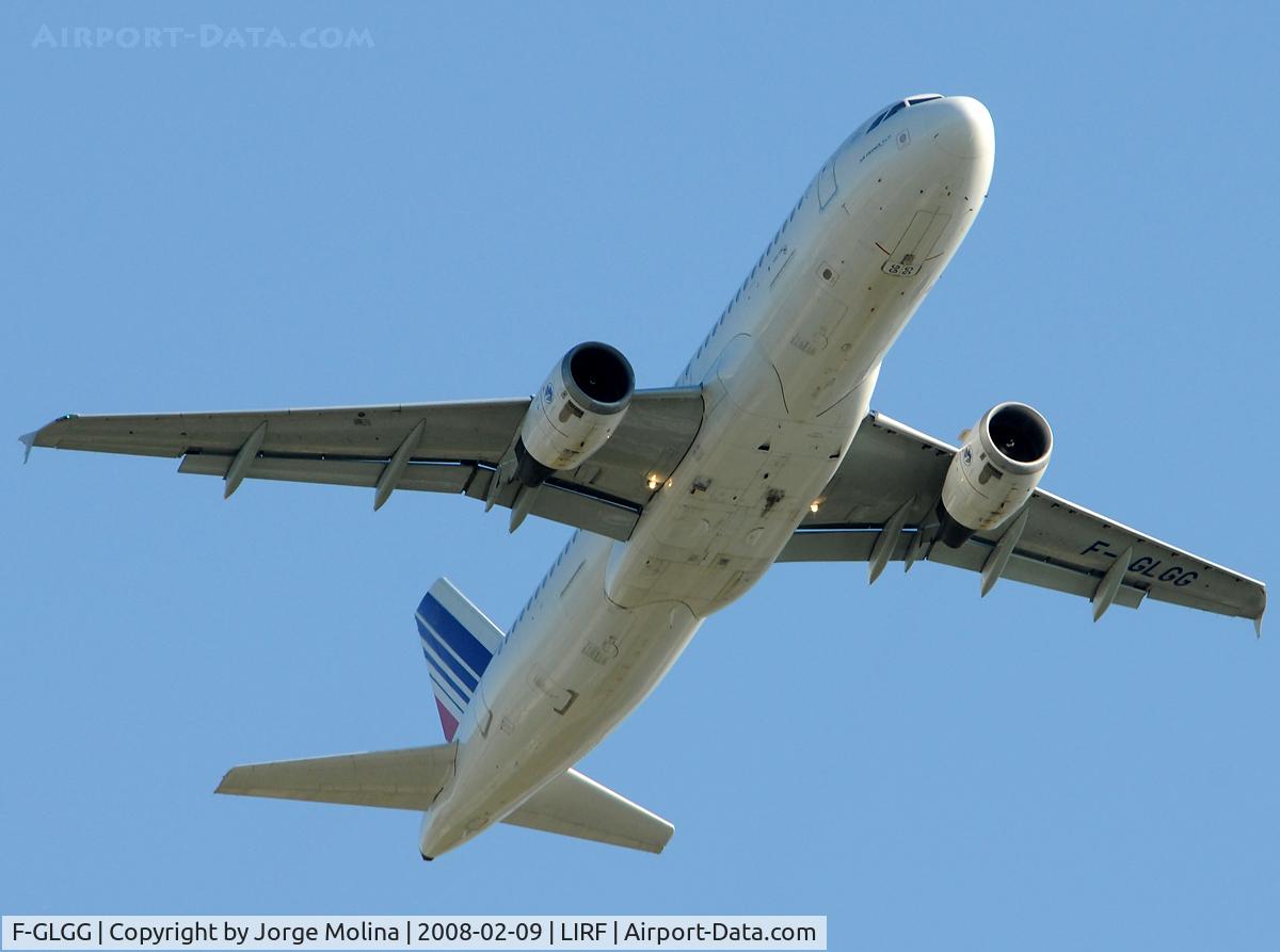 F-GLGG, 1991 Airbus A320-211 C/N 0203, Climbing after take off RWY 25.