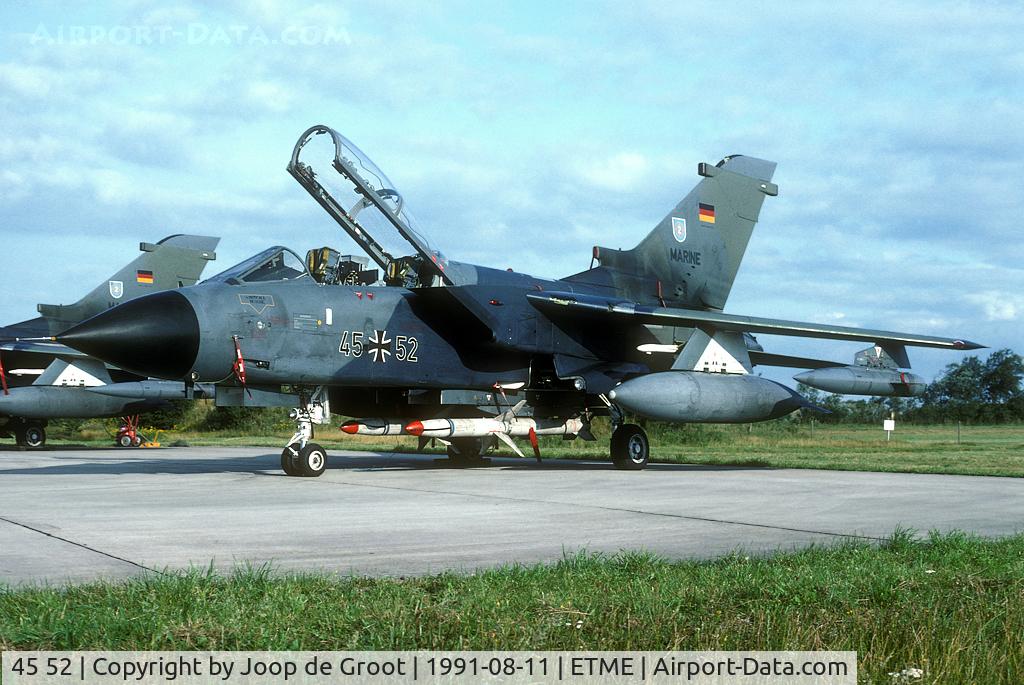 45 52, Panavia Tornado IDS C/N 630/GS200/4252, This Tornado was put into a dispersal specially for the anual photo days at Eggebek. It still sports the old badge of MFG 2.