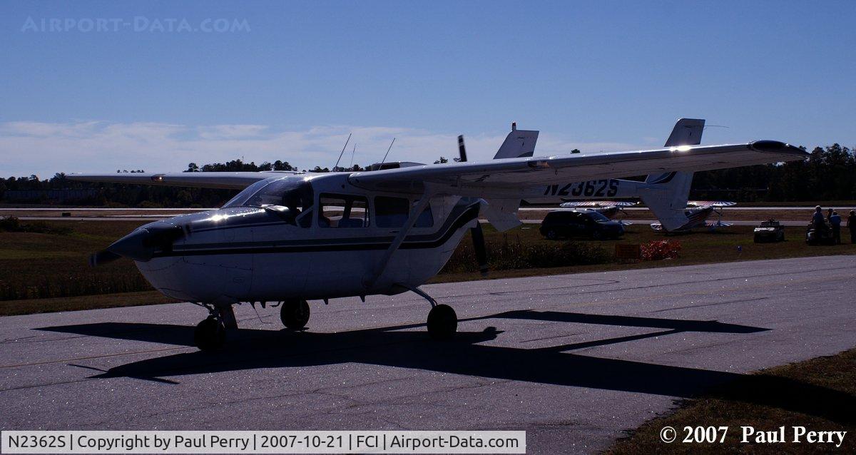 N2362S, 1967 Cessna 337B Super Skymaster C/N 337-0662, Taxiing by me, still running both engines