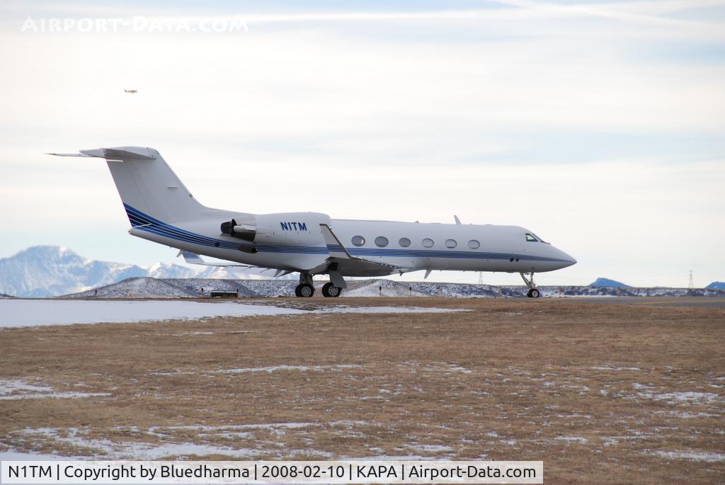 N1TM, 2002 Gulfstream Aerospace G-IV C/N 1490, Position and Hold for 17L.