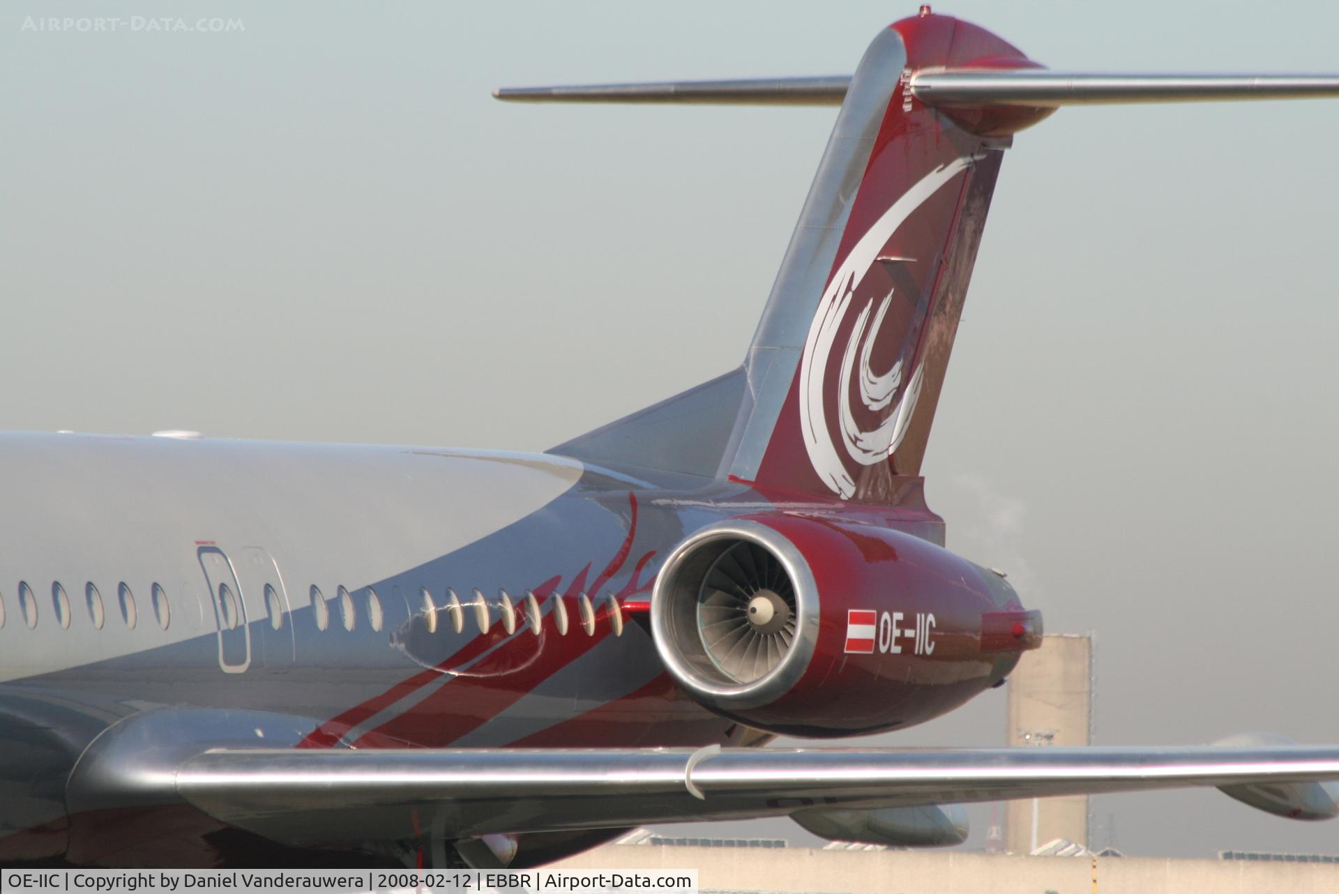 OE-IIC, 1992 Fokker 100 (F-28-0100) C/N 11406, left motor