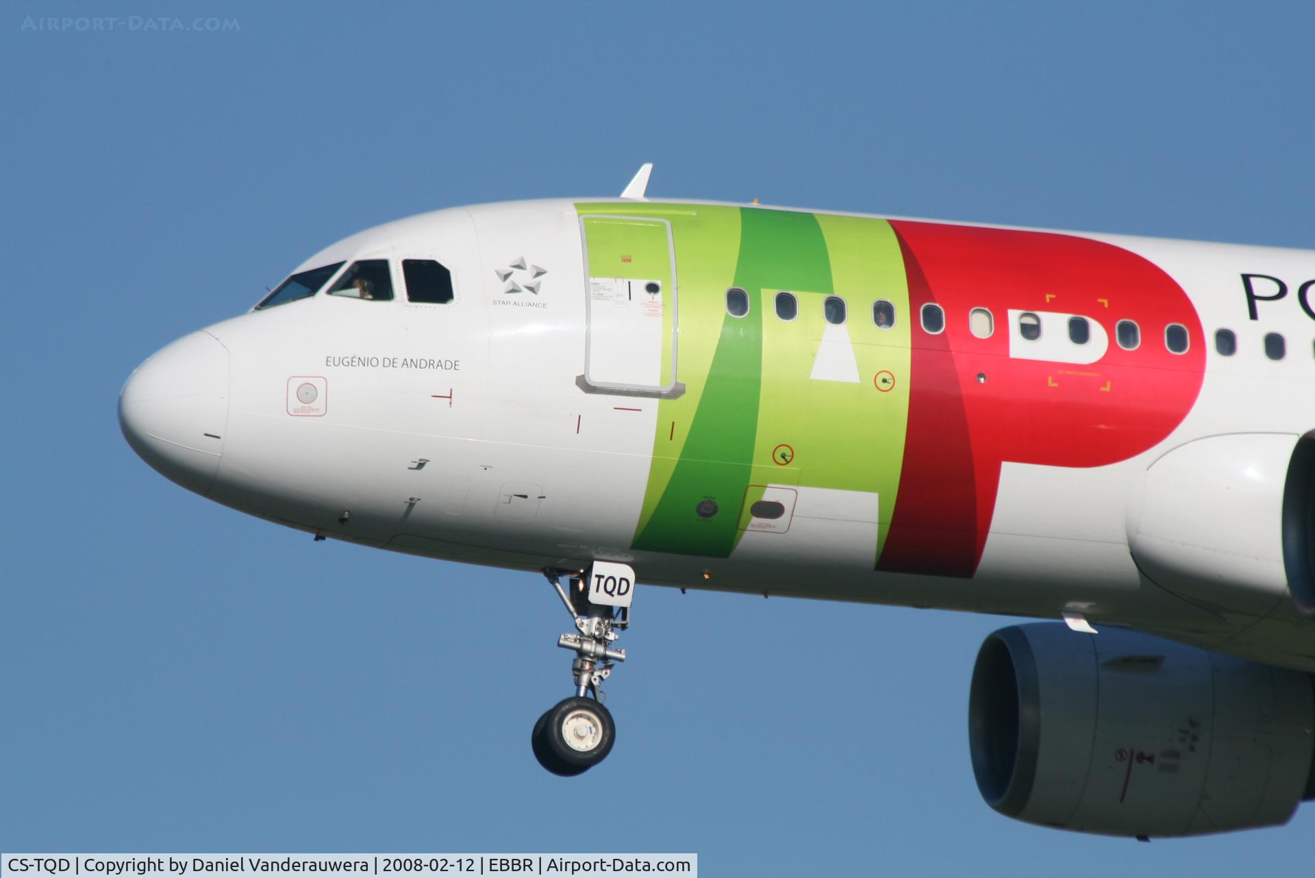 CS-TQD, 1999 Airbus A320-214 C/N 0870, descending to rwy 25L