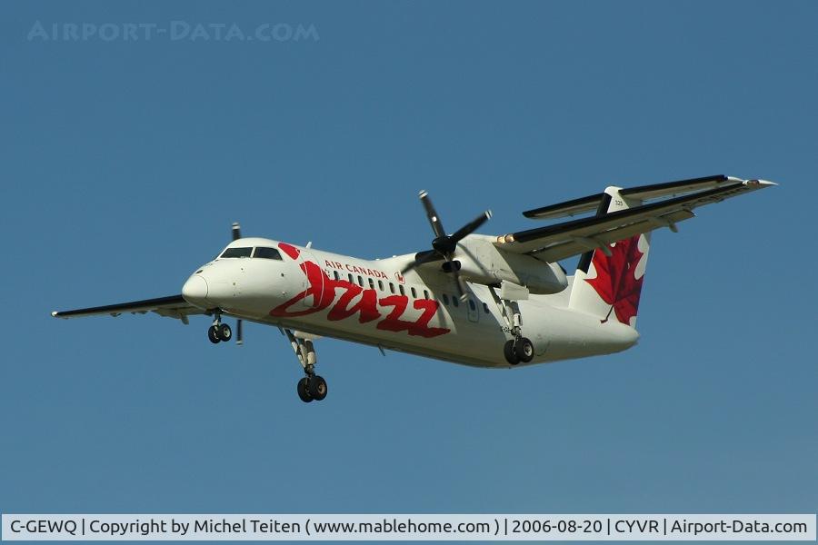 C-GEWQ, 1990 De Havilland Canada DHC-8-311 Dash 8 C/N 202, Air Canada Jazz landing at Vancouver