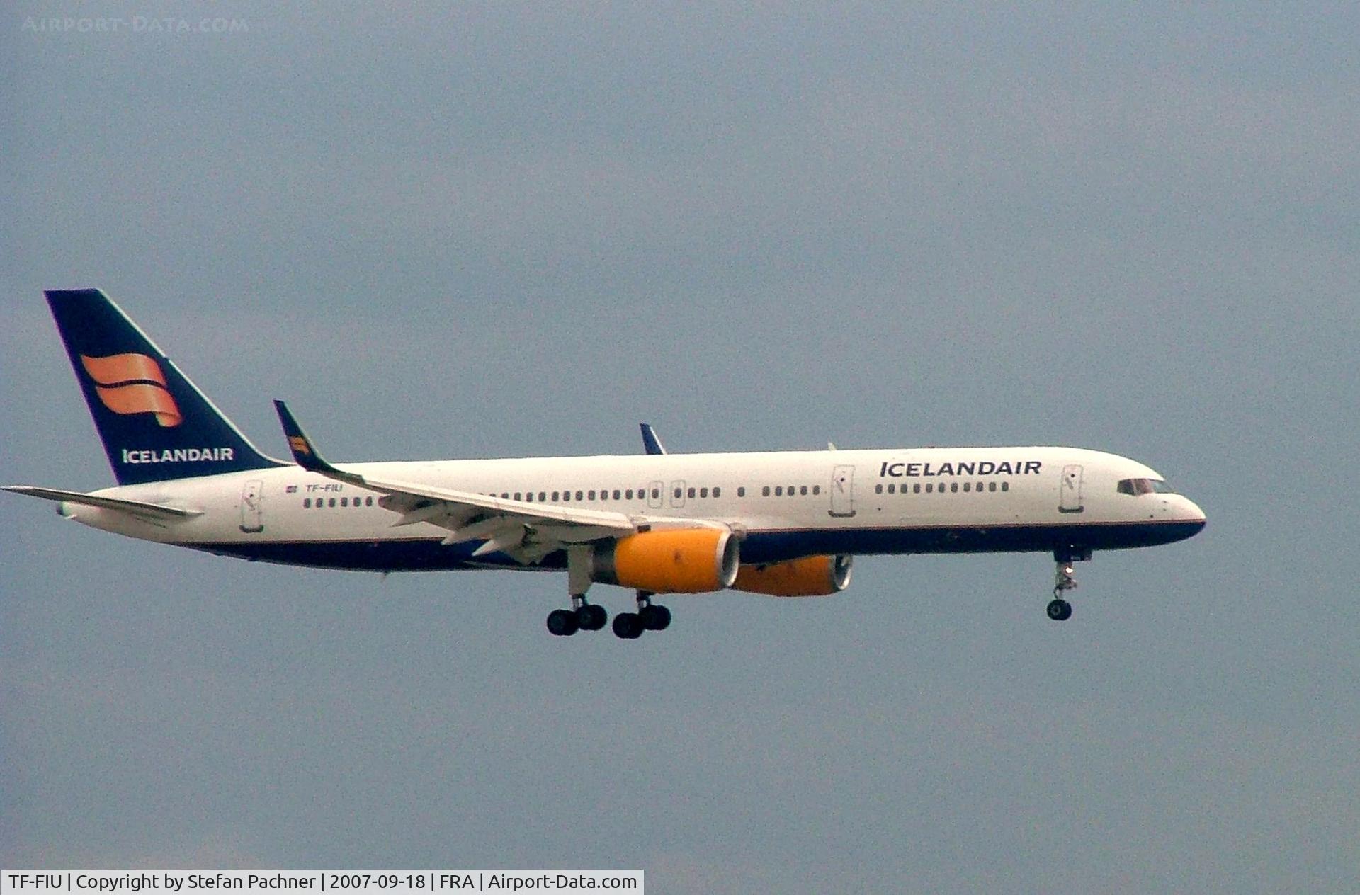 TF-FIU, 1994 Boeing 757-256 C/N 26243, Boeing 757 im Landeanflug