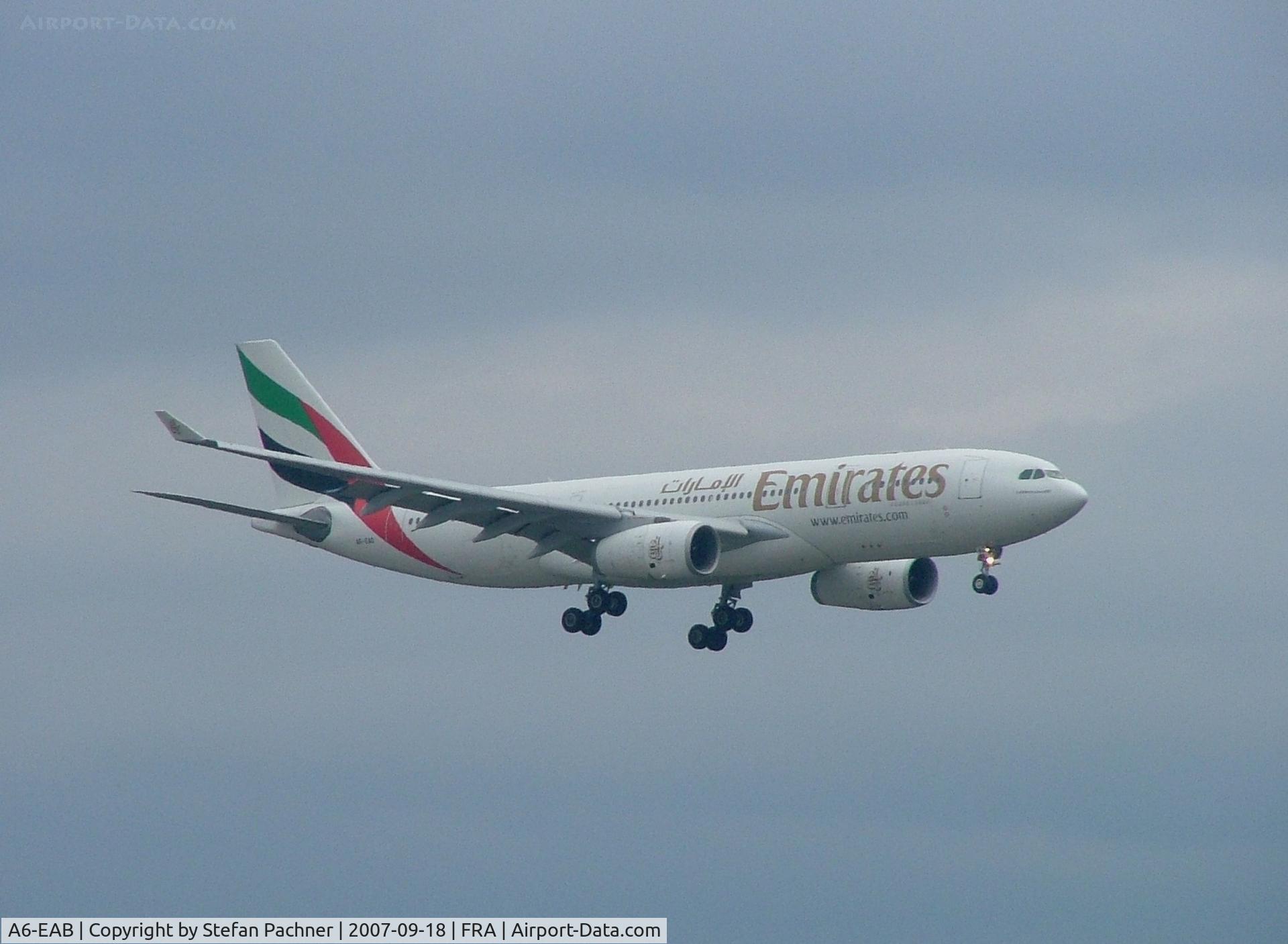 A6-EAB, 2000 Airbus A330-243 C/N 365, Airbus A-330 im Landeanflug