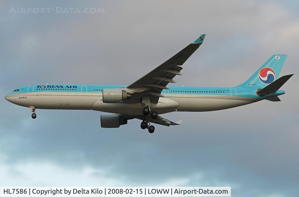 HL7586, 2000 Airbus A330-323 C/N 351, Korean Air  A330