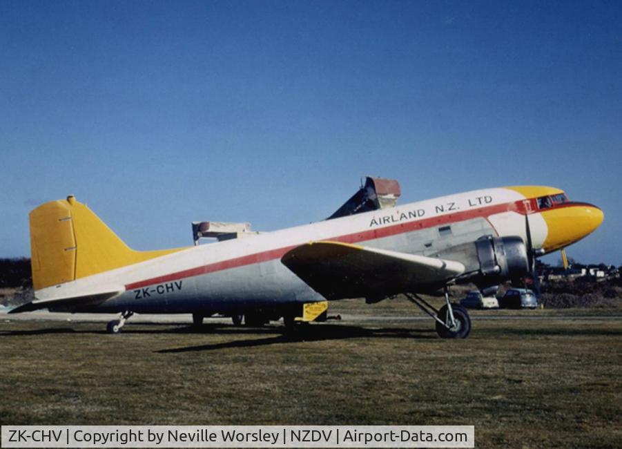 ZK-CHV, 1944 Douglas DC-3 C/N 17093, Loading at Oringi 1969