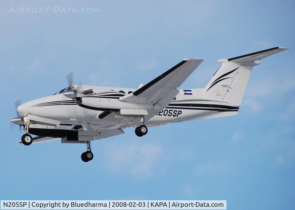N205SP, Raytheon Aircraft Company B200 C/N BB-1826, Approach to 17L.