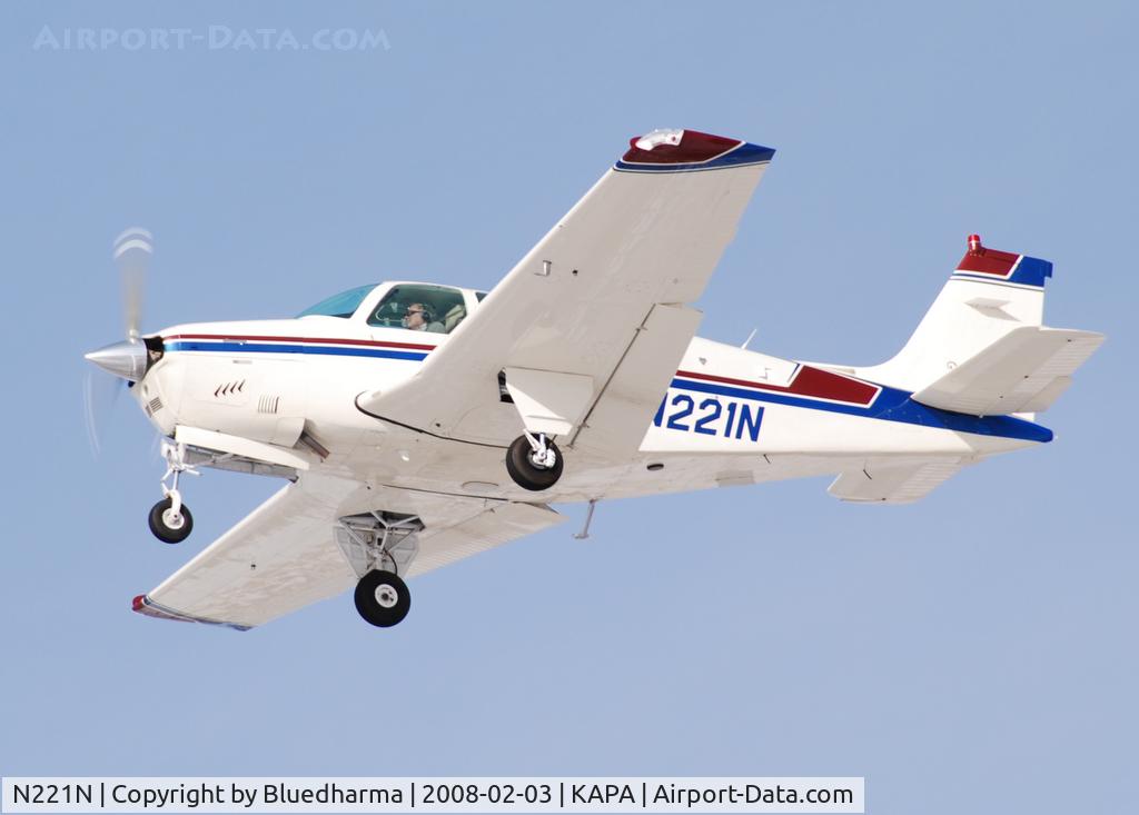 N221N, 1981 Beech A36 Bonanza 36 C/N E-1892, Approach to 17L.