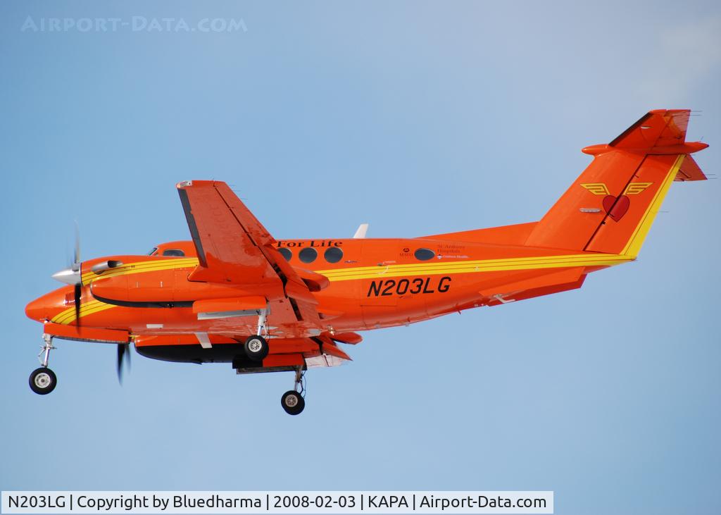 N203LG, 1981 Beech B200 King Air C/N BB-926, Approach to 17L.