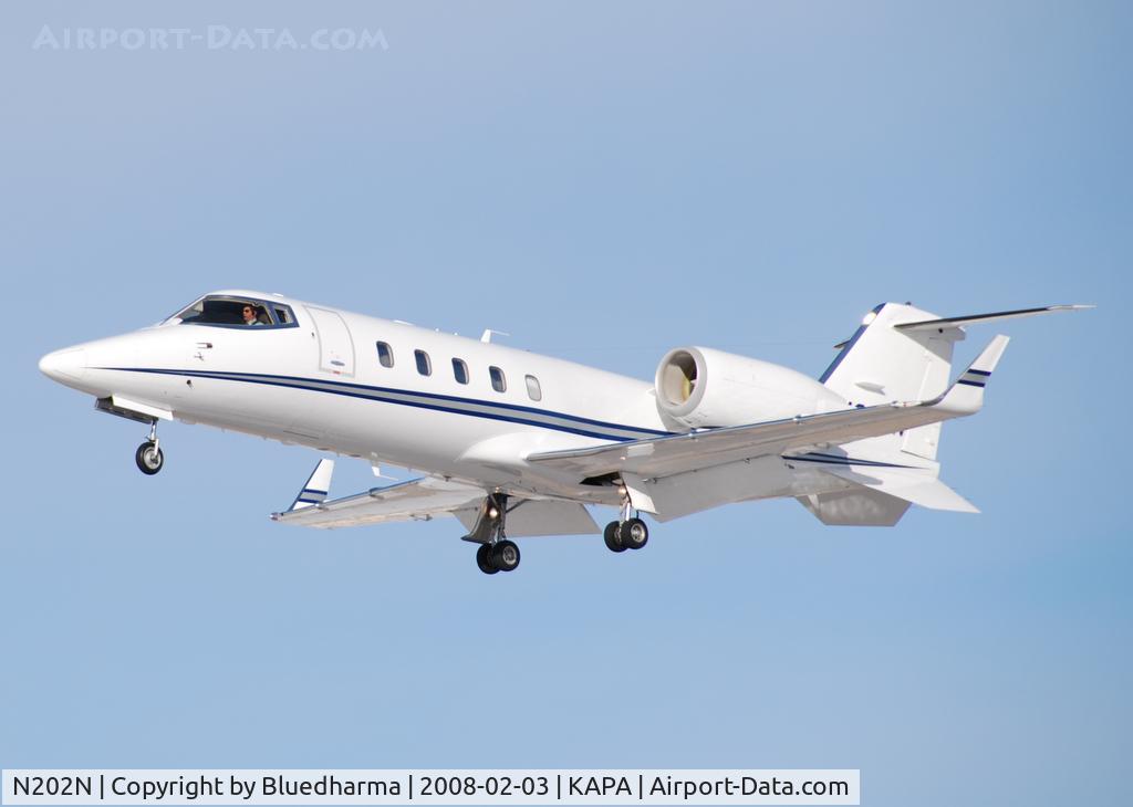 N202N, 2002 Learjet 60 C/N 258, Approach to 17L.