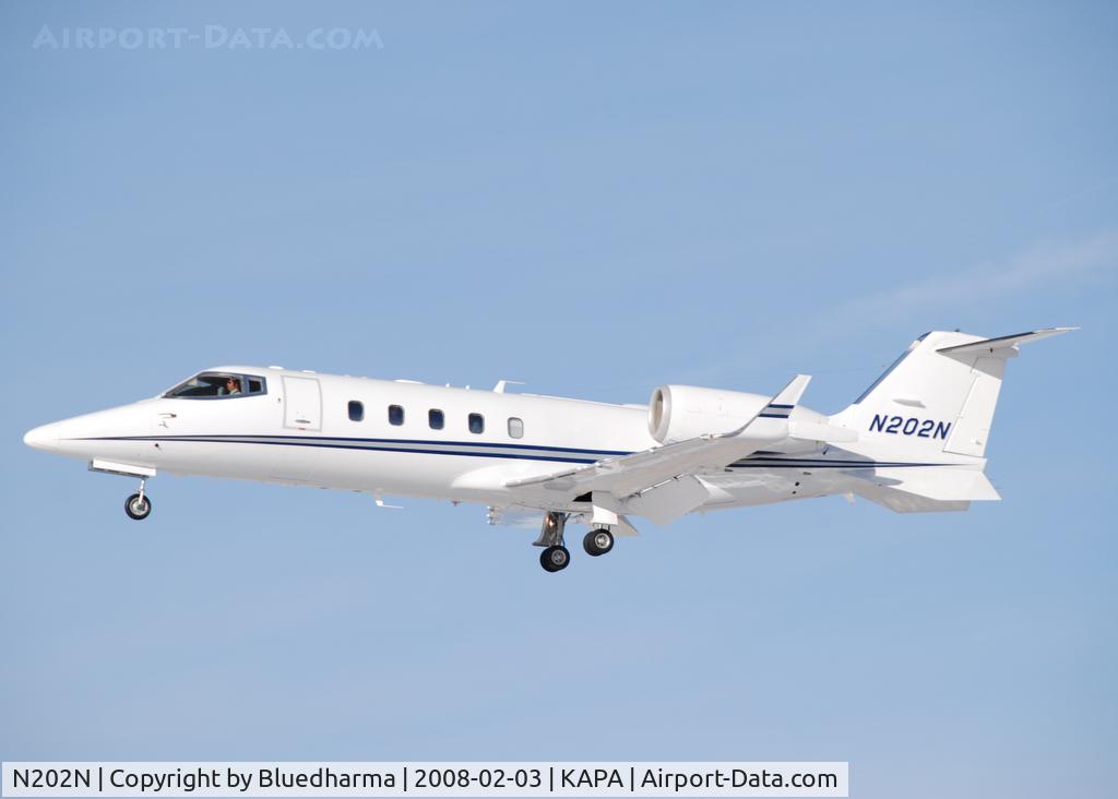 N202N, 2002 Learjet 60 C/N 258, Approach to 17L.