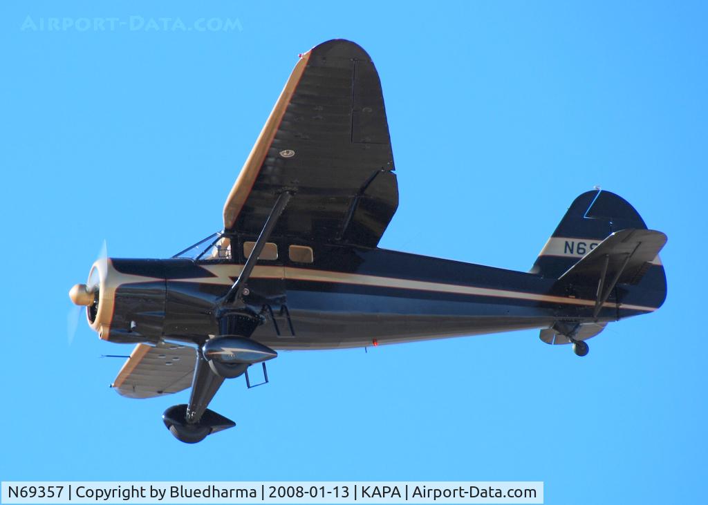 N69357, 1944 Stinson V77 Reliant C/N 77-448, Approach to 17L.