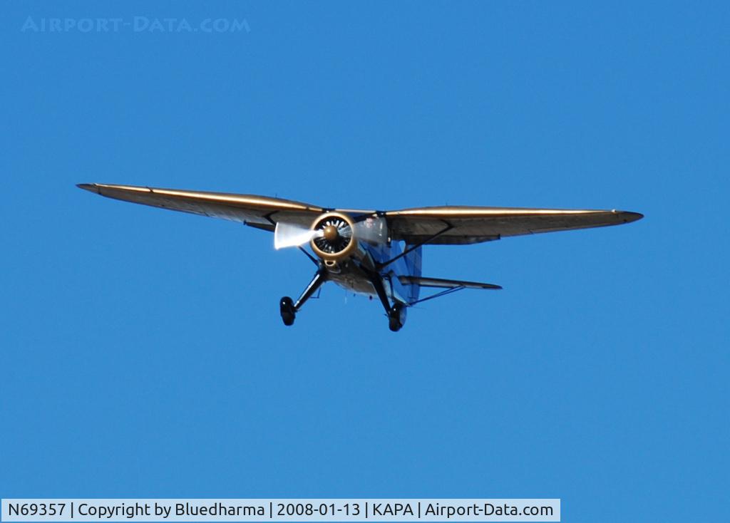 N69357, 1944 Stinson V77 Reliant C/N 77-448, Approach to 17L.