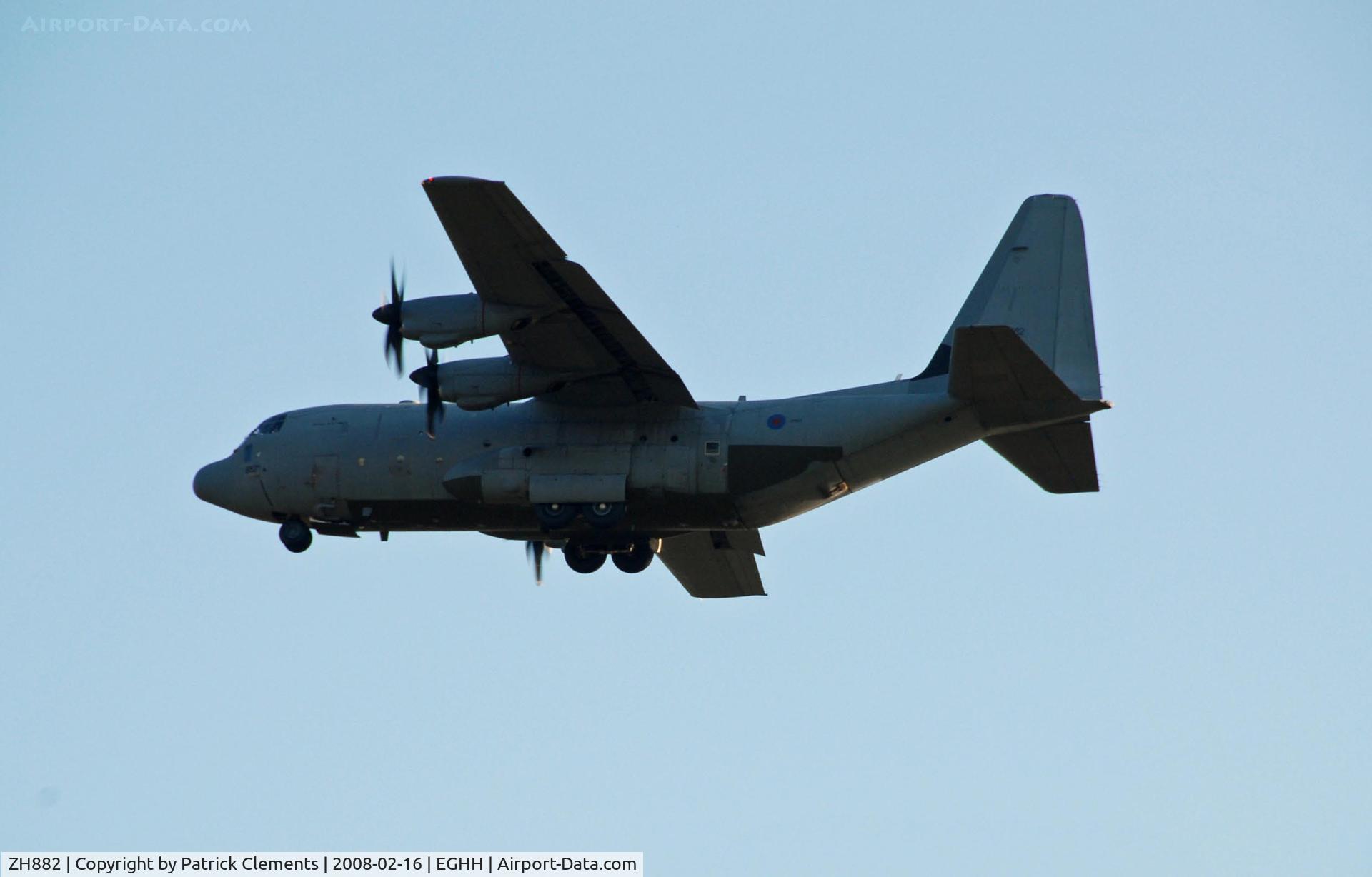 ZH882, 1999 Lockheed Martin C-130J Hercules C.5 C/N 382-5480, OVERFLY RUNWAY 08