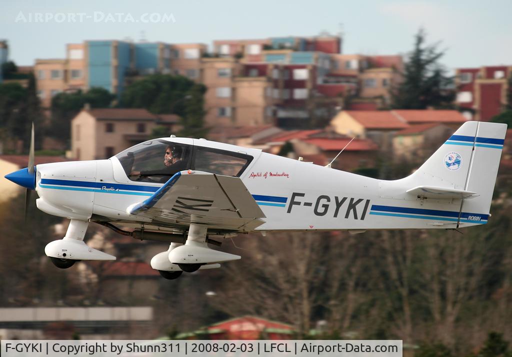 F-GYKI, Robin DR-400-140B Major C/N 2552, Go around over the airfield this day... Named 'Spirit of Lasbordes'