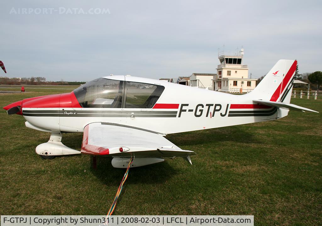 F-GTPJ, Robin DR-400-140B Major C/N 2432, Parked in the grass