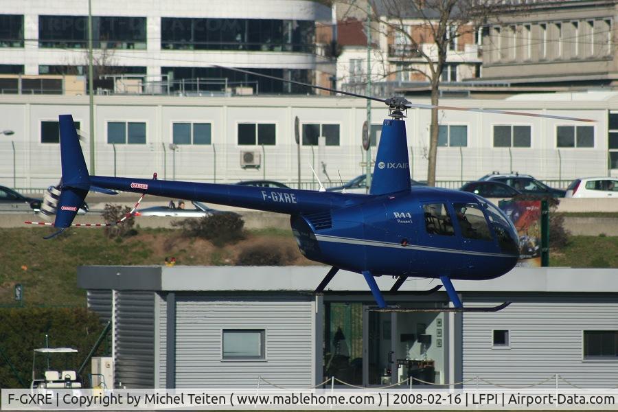 F-GXRE, Robinson R44 C/N 1301, Ixair helicopter lands at Issy