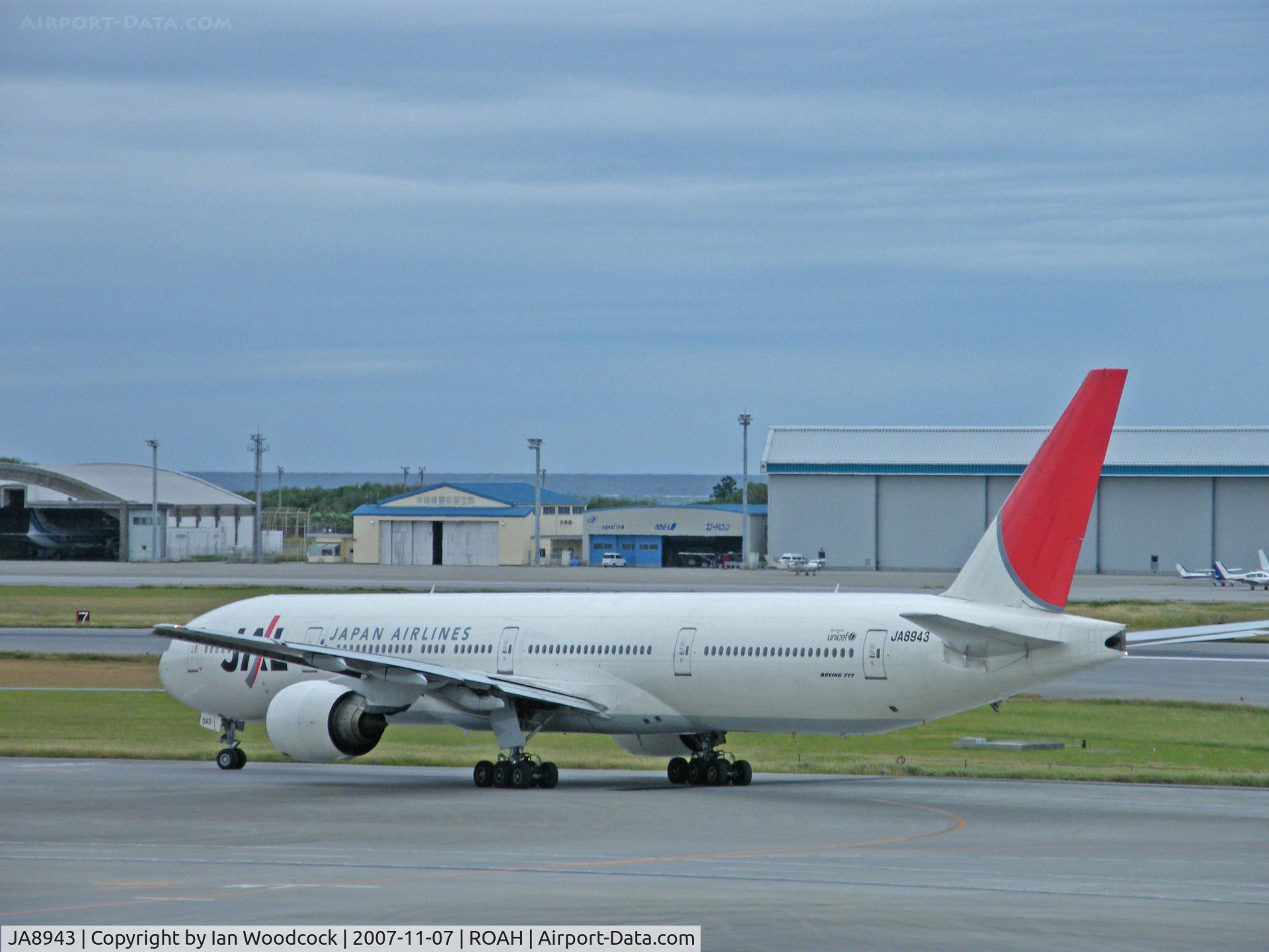 JA8943, 1999 Boeing 777-346 C/N 28395, Boeing 777-346/JAL/Naha