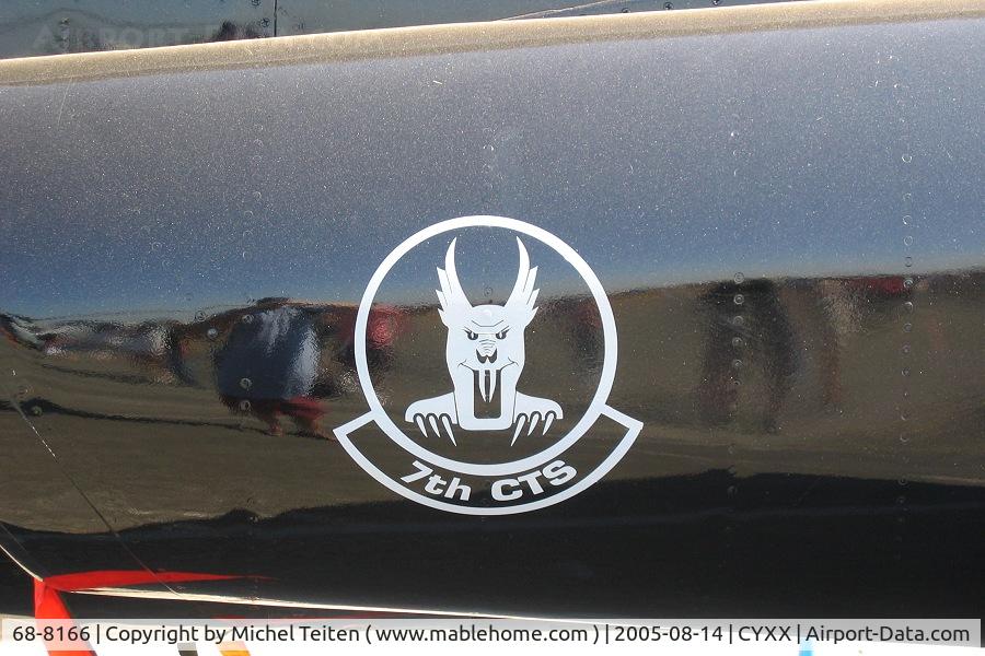 68-8166, 1968 Northrop T-38A Talon C/N T.6171, Insignia from 7th CTS on the air intake