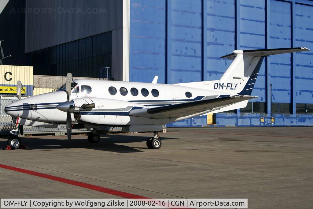 OM-FLY, 1997 Raytheon B200 King Air C/N BB-1565, visitor