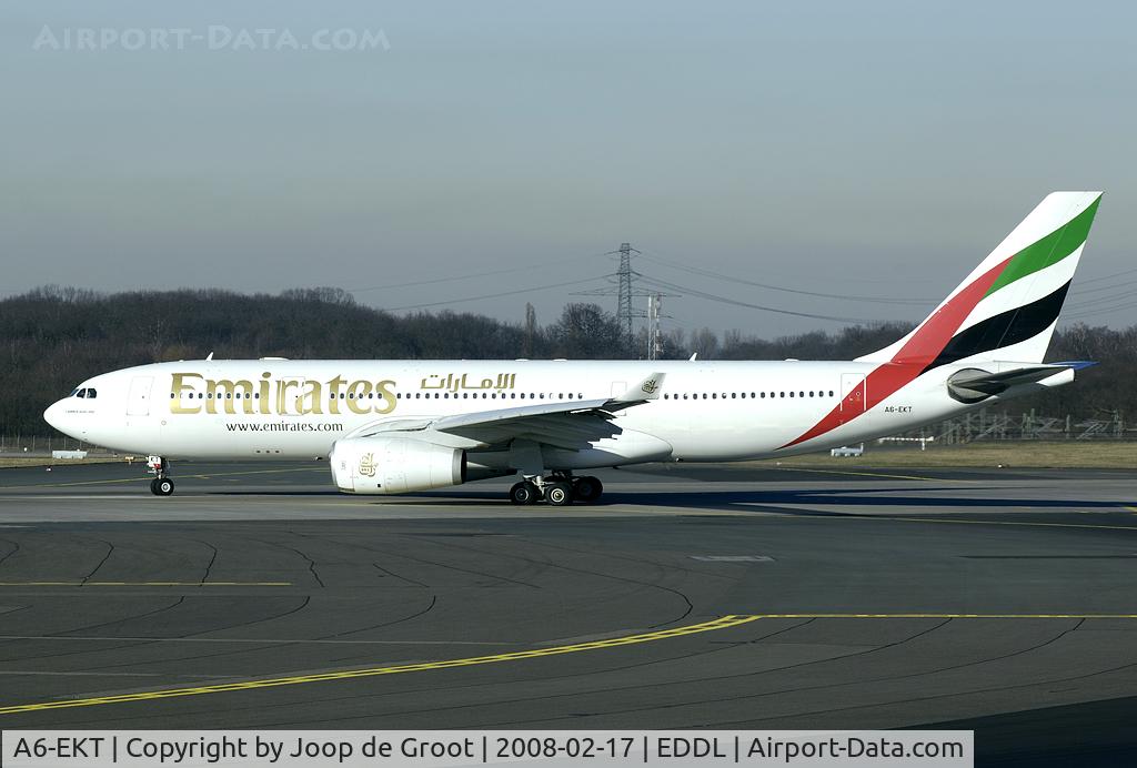 A6-EKT, 1999 Airbus A330-243 C/N 293, Turning onto the runway at Dusseldorf.