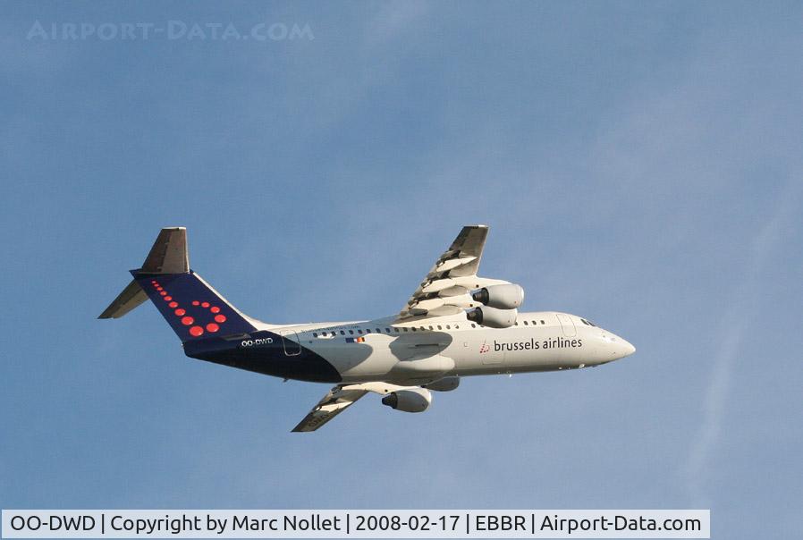 OO-DWD, 1998 British Aerospace Avro 146-RJ100 C/N E3324, Taking of at Brussels Airport