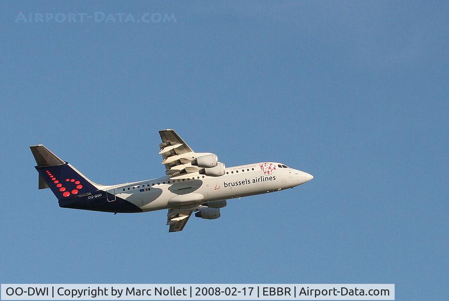 OO-DWI, 1999 British Aerospace Avro 146-RJ100 C/N E3342, Taking of at Brussels Airport