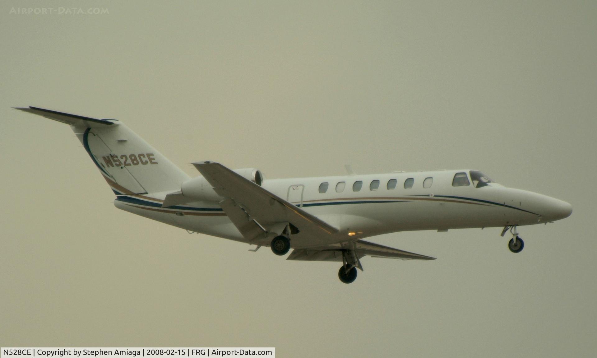 N528CE, 2005 Cessna 525B CitationJet CJ3 C/N 525B0022, Short Final for 19