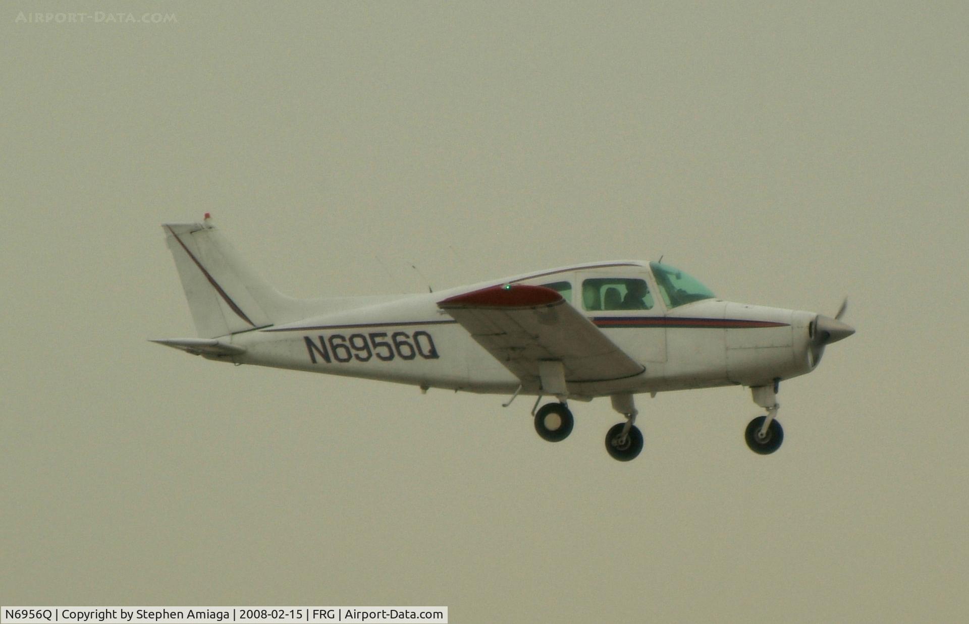 N6956Q, 1968 Beech A23-24 Musketeer Super III C/N MA-304, Short Final for 19