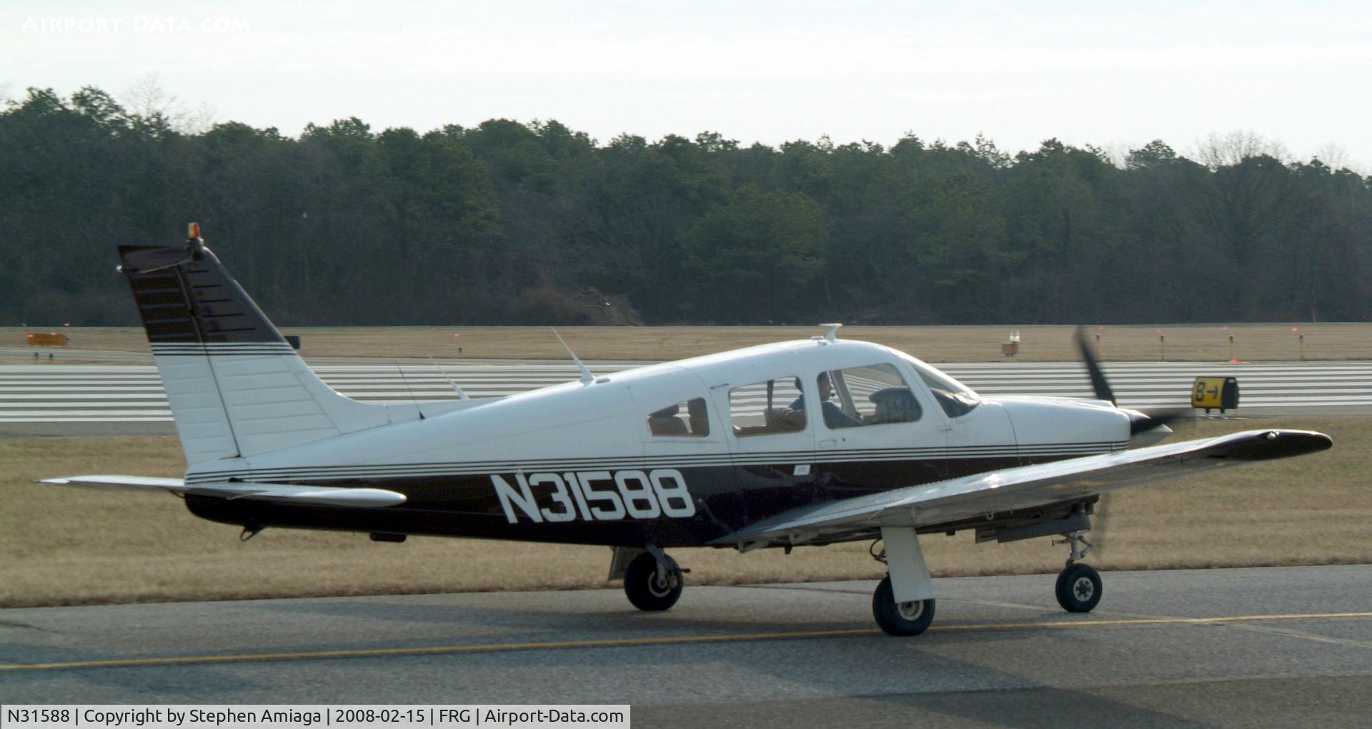 N31588, 1978 Piper PA-28R-201 Cherokee Arrow III C/N 28R-7837238, Arrow taxiing on 