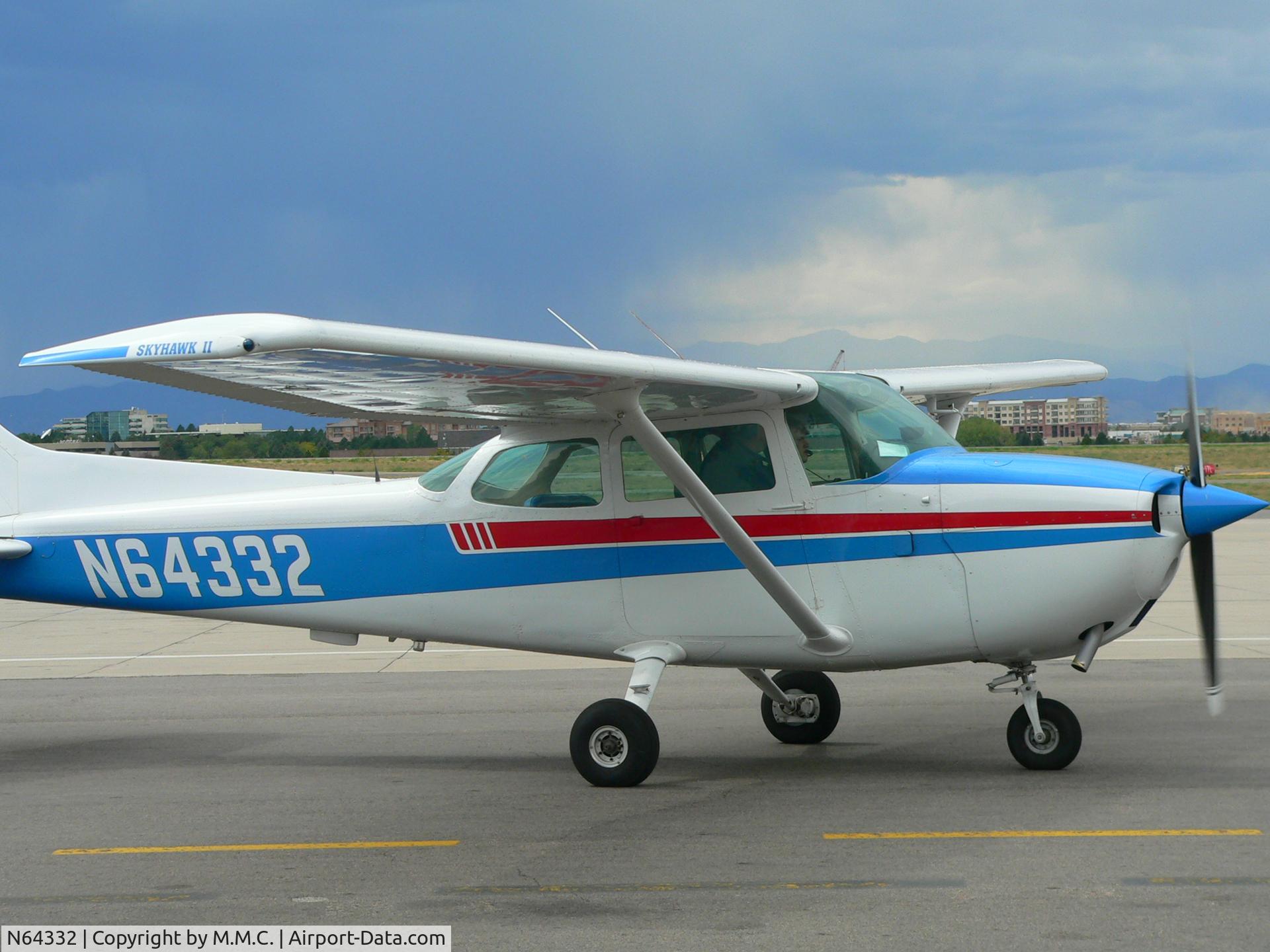 N64332, 1975 Cessna 172M C/N 17265172, Close up of aircraft