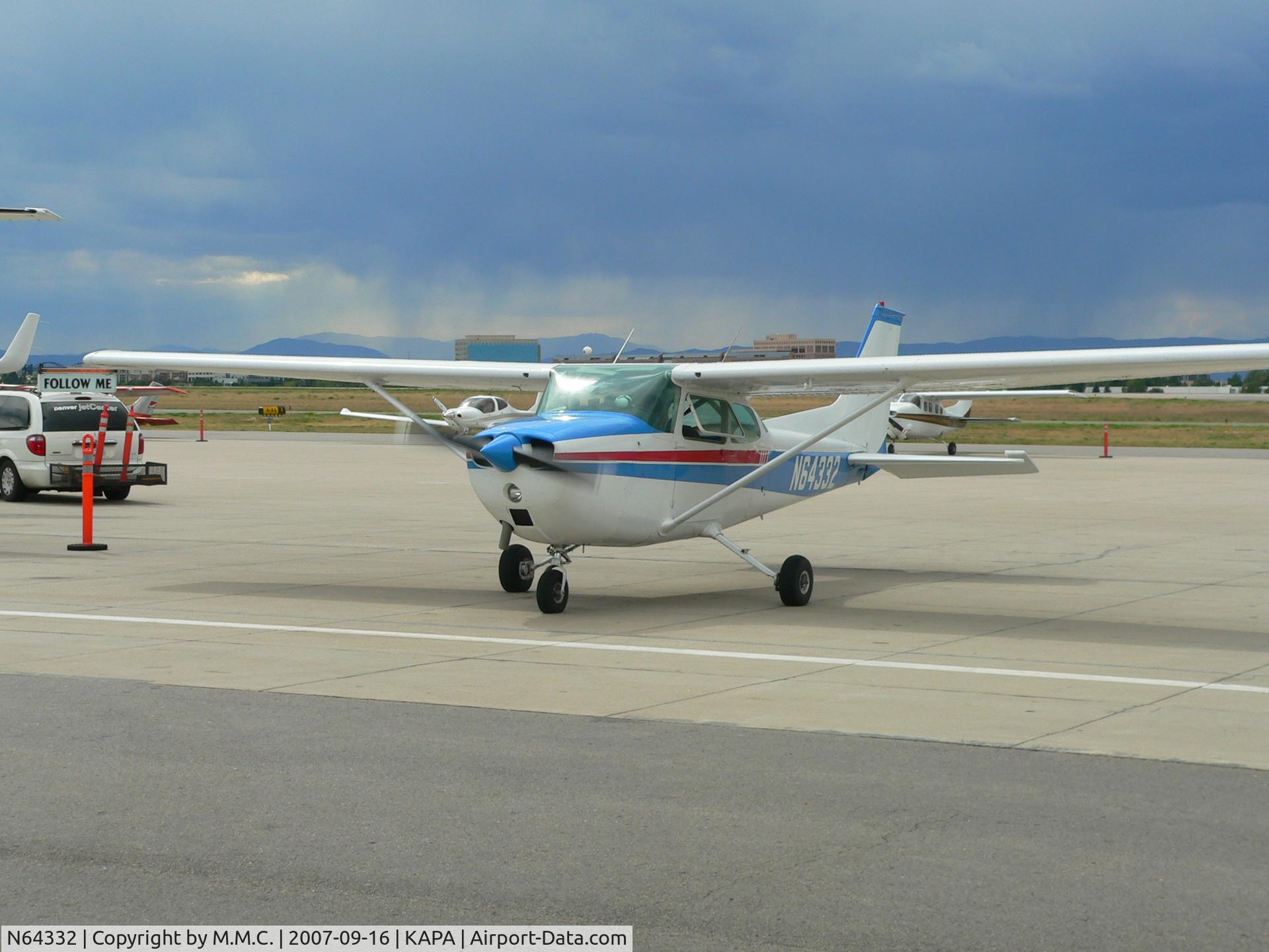 N64332, 1975 Cessna 172M C/N 17265172, Aircraft at ramp.