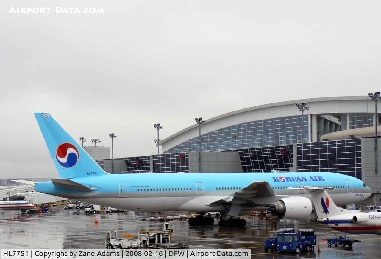 HL7751, 2007 Boeing 777-2B5/ER C/N 34210, Korean Air at the gate - Terminal 