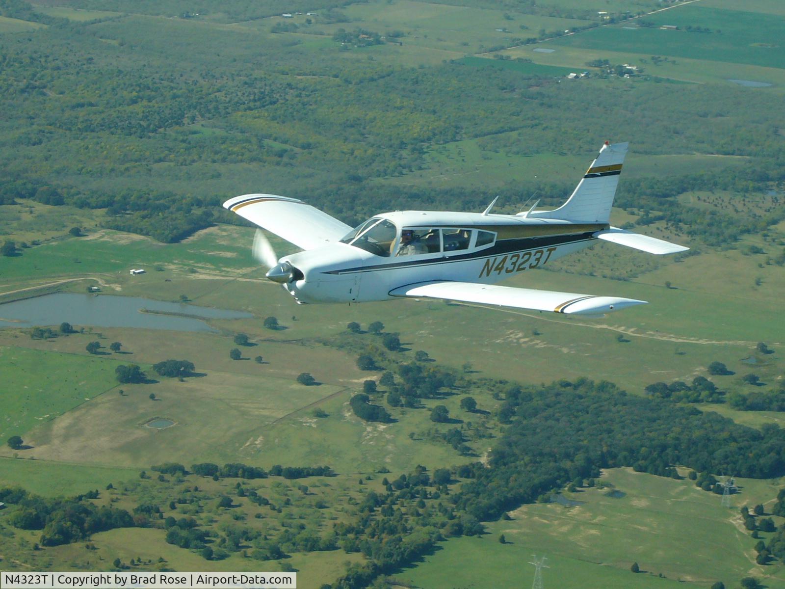 N4323T, 1971 Piper PA-28R-200 C/N 28R-7235008, Heading to Reklaw 2006