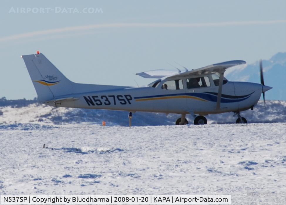 N537SP, 2000 Cessna 172S C/N 172S8393, Position and Hold for 17L.
