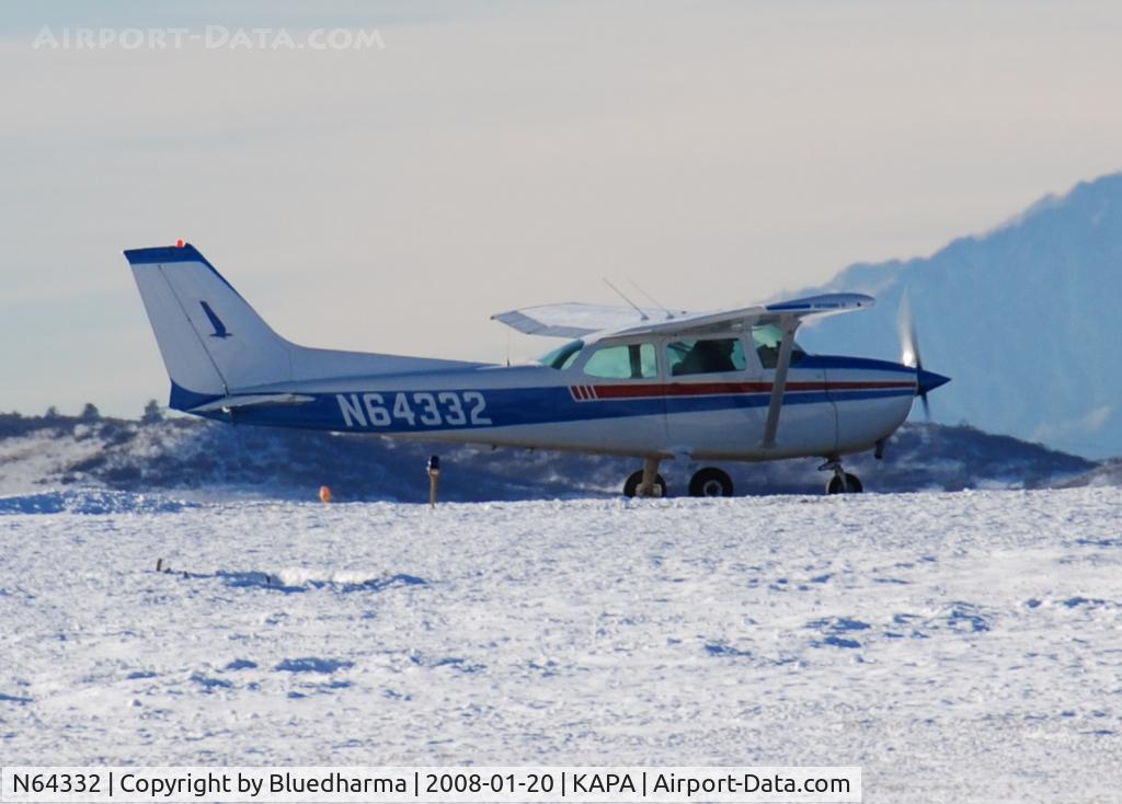 N64332, 1975 Cessna 172M C/N 17265172, Position and Hold for 17L.