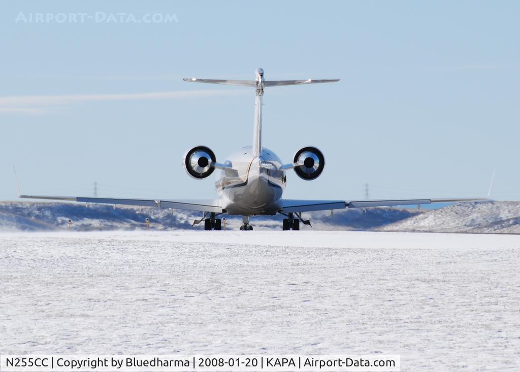 N255CC, 1995 Canadair Challenger 604 (CL-600-2B16) C/N 5302, Turning for 17L.