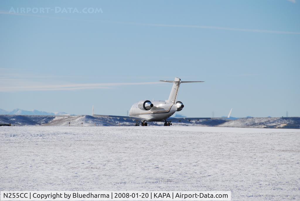 N255CC, 1995 Canadair Challenger 604 (CL-600-2B16) C/N 5302, Takeoff on 17L.