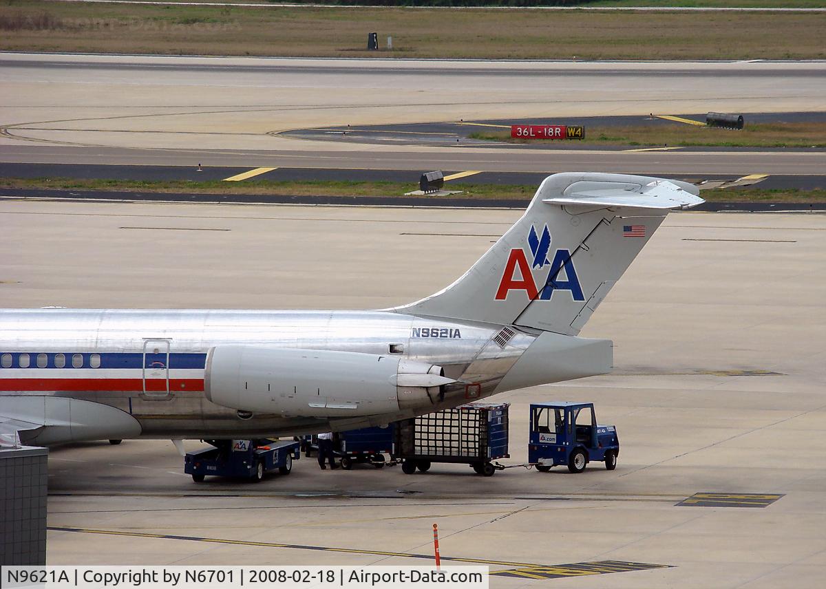 N9621A, 1998 McDonnell Douglas MD-83 (DC-9-83) C/N 53592, At the Gate