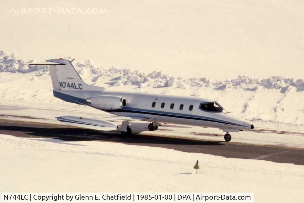 N744LC, 1977 Gates Learjet 25D C/N 232, Photo taken for aircraft recognition training.  Learjet 25 taxiing past the control tower
