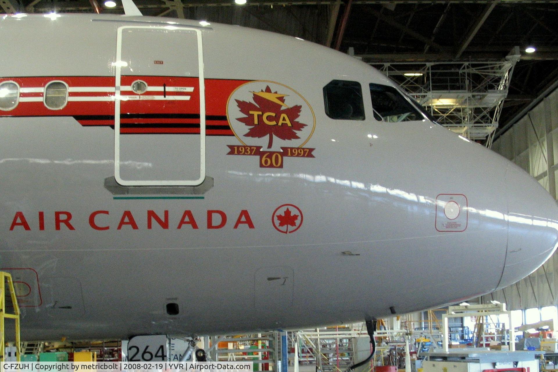 C-FZUH, 1997 Airbus A319-114 C/N 711, close up of nose